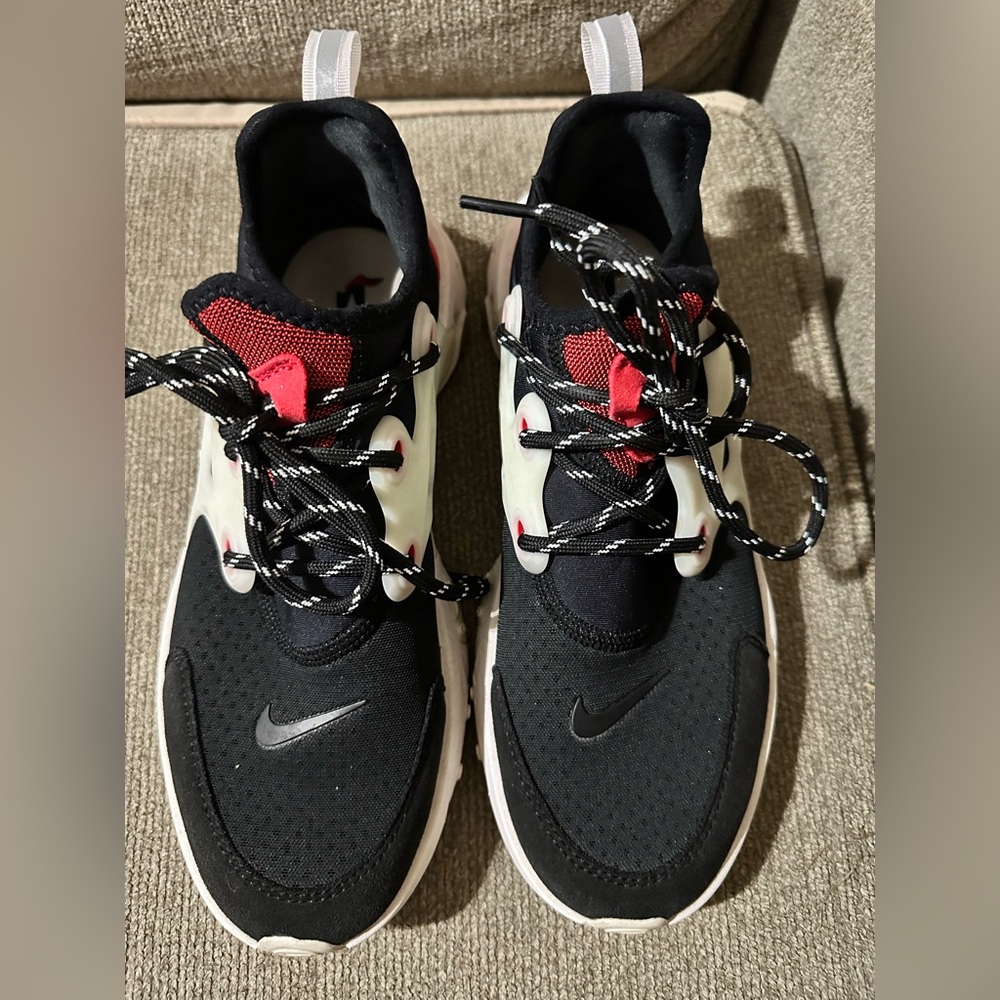 Nike Black and Red Prestos Athletic Running Shoes with React Sole